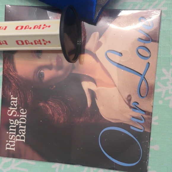 Collector Grand Opry Barbie Doll - Picture 3 of 11